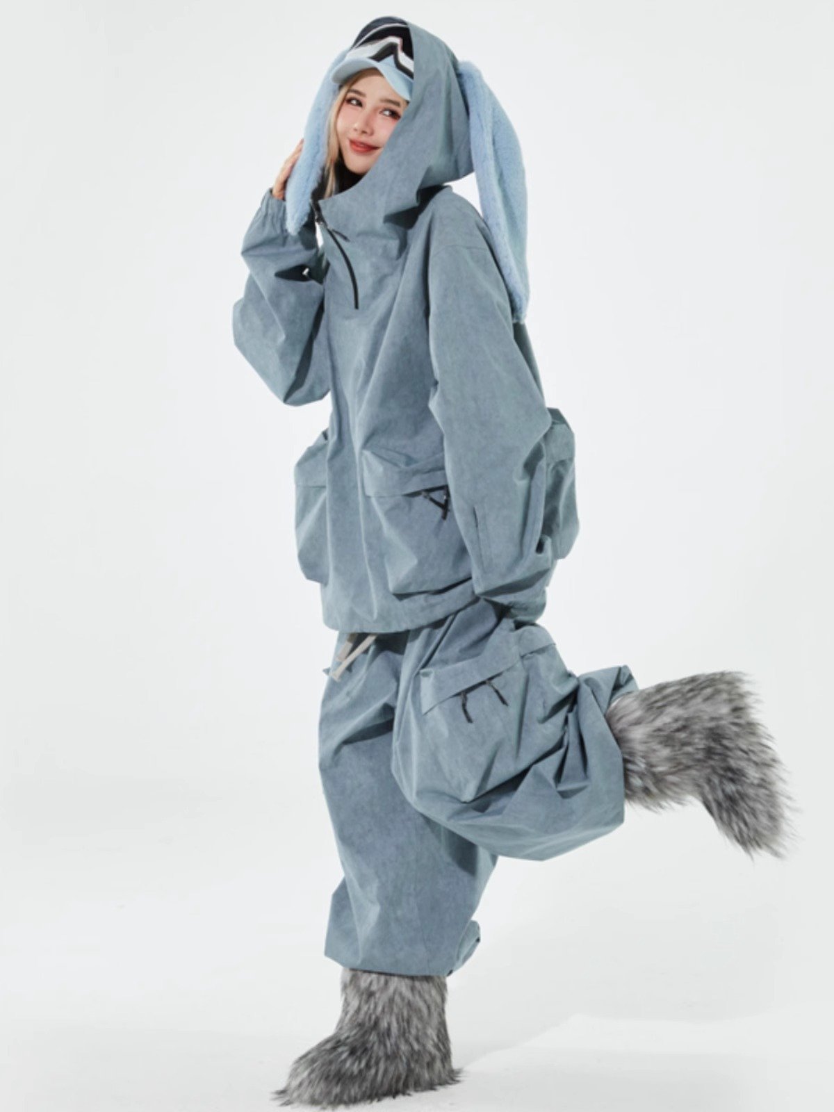 Swagli skiing lady rabbit ears specializing in waterproof, wet-air skiing