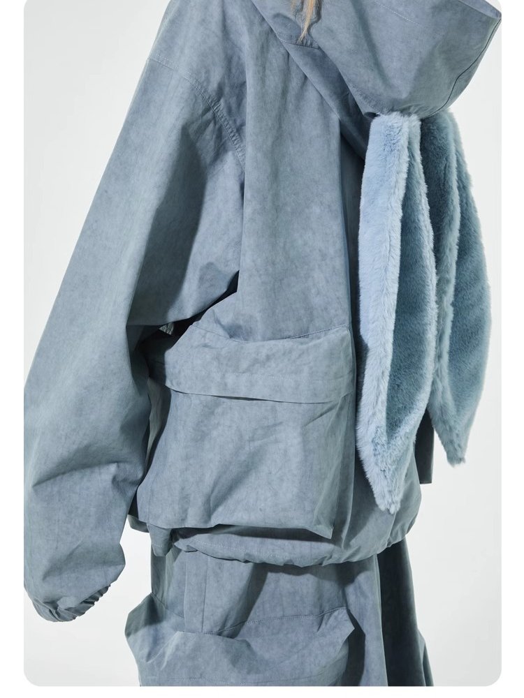 Swagli skiing lady rabbit ears specializing in waterproof, wet-air skiing