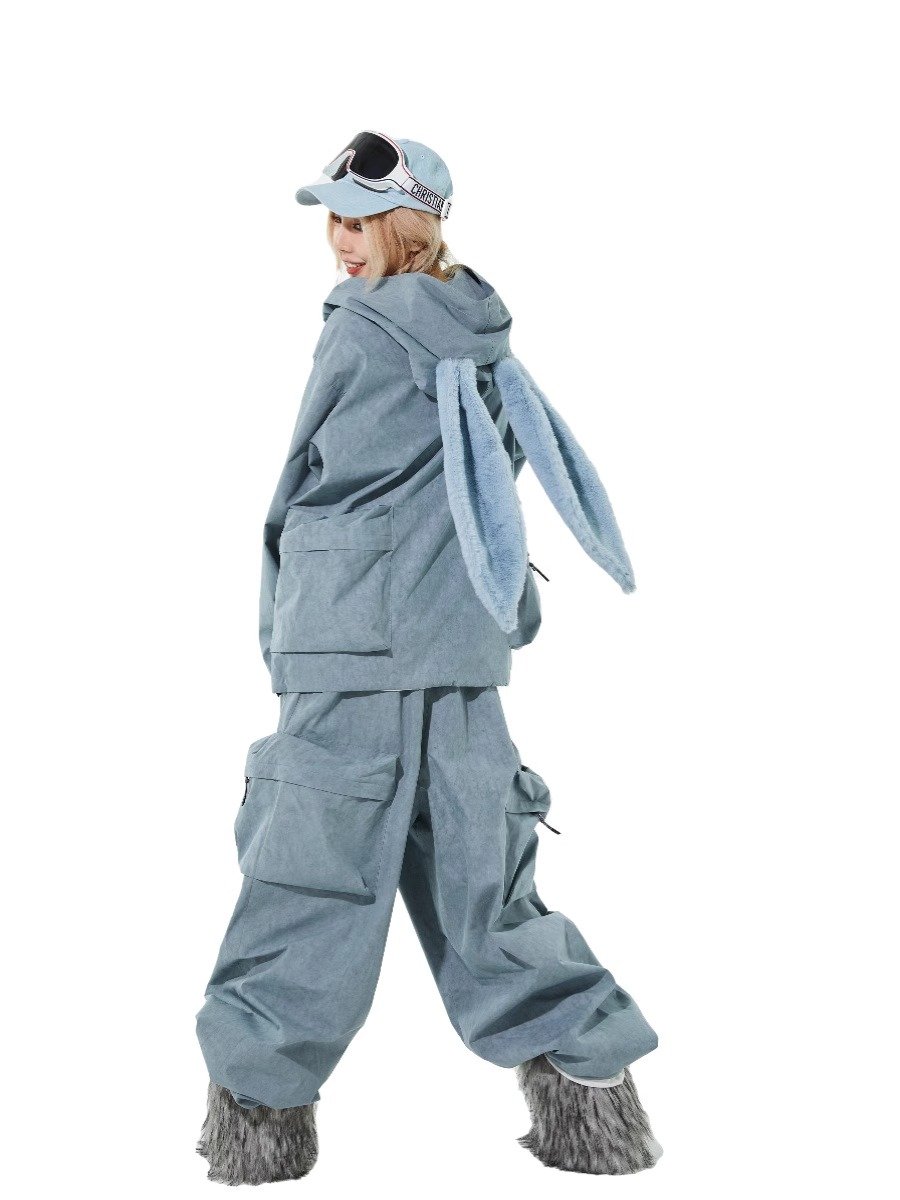 Swagli skiing lady rabbit ears specializing in waterproof, wet-air skiing