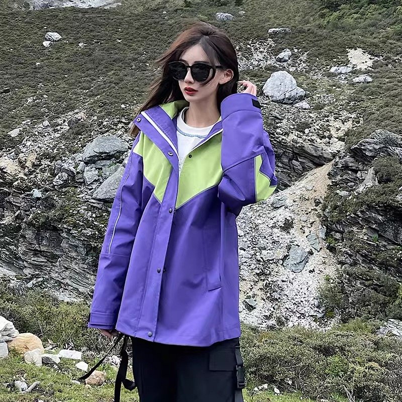 Japan's T-shirts, three-to-one, will remove the T-shirts and coats from the waterproof and windproof