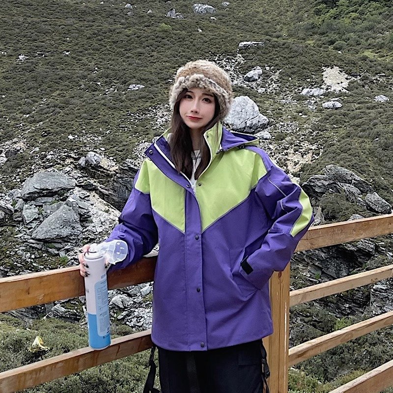 Japan's T-shirts, three-to-one, will remove the T-shirts and coats from the waterproof and windproof