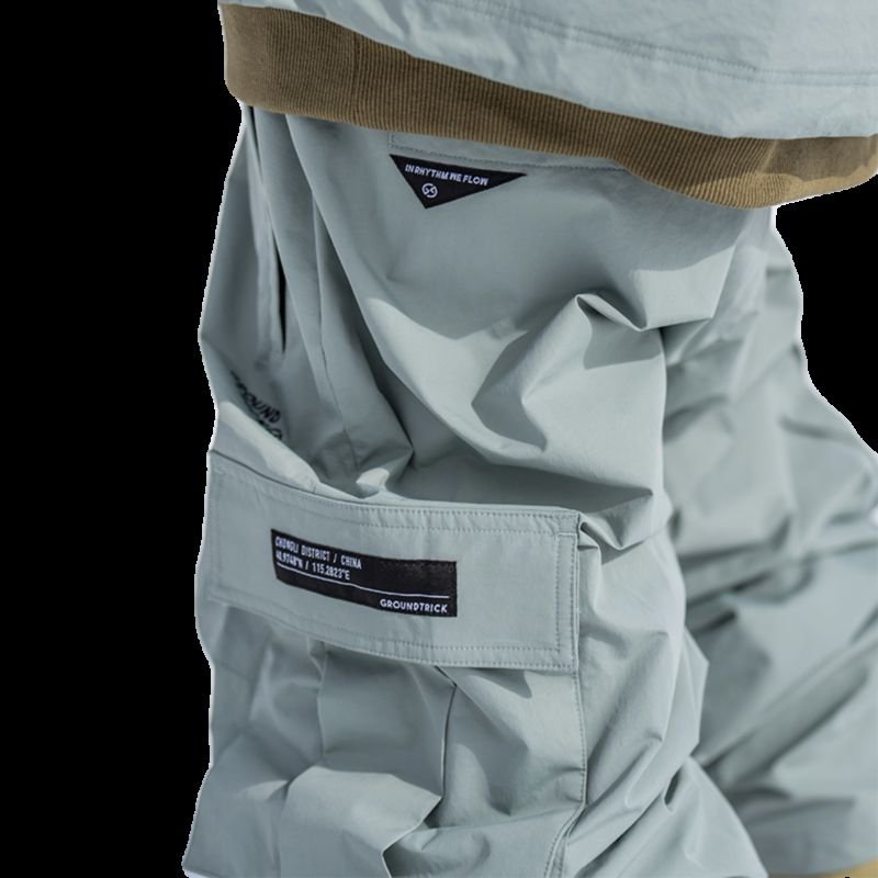 A NEW GT 2/24 NEW GT HOOD, A SINGLE-BOARD SKI SUIT FOR BOTH MEN AND WOMEN