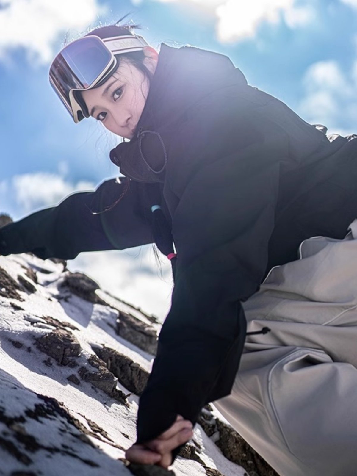 Italian ski couple dopamine outside the autumn and winter, wearing a ski jacket to get to the top of the mountain