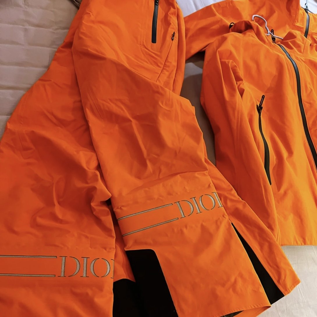 White Hill skis lease, high-end orange snow suits windproof water (no belts, small bands)
