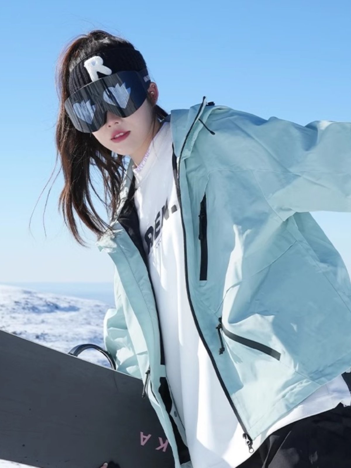 Italian ski couple dopamine outside the autumn and winter, wearing a ski jacket to get to the top of the mountain