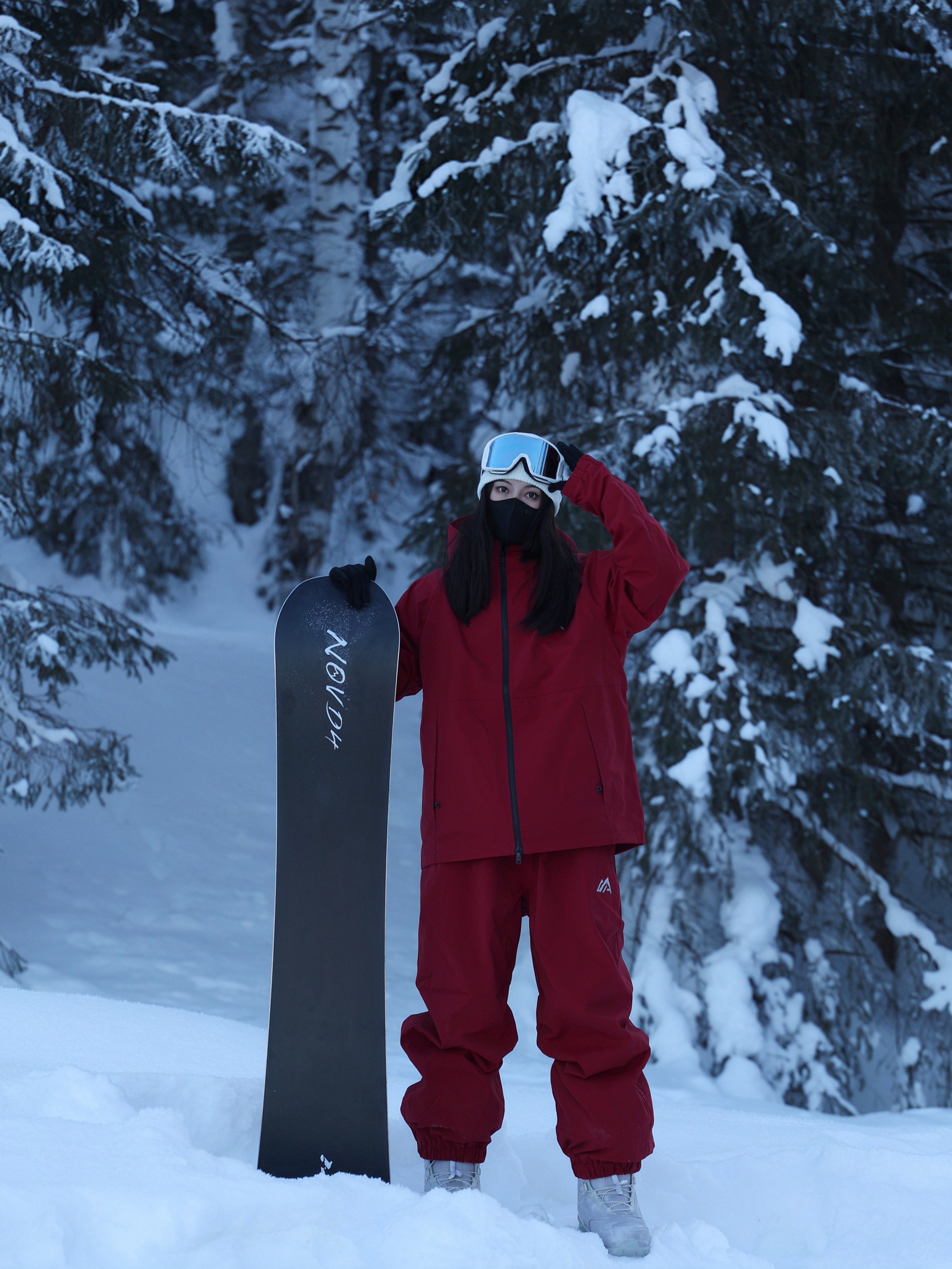A woman with a new ski suit, double-boarded, full-skinned, waterproof, windproof ski pants