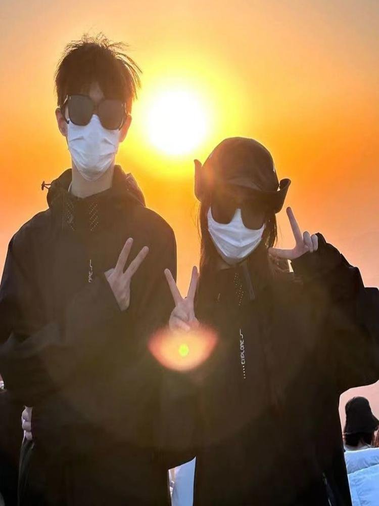 A new 2024 assault jacket with a man and a woman can remove a wind and waterproof couple jacket