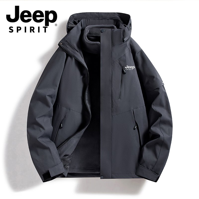 JEEP GEEP SCRAMBLING GUY TRIPLE TO REMOVE TWO COATS FROM THE HOUSE OUTSIDE OF THE HOUSE