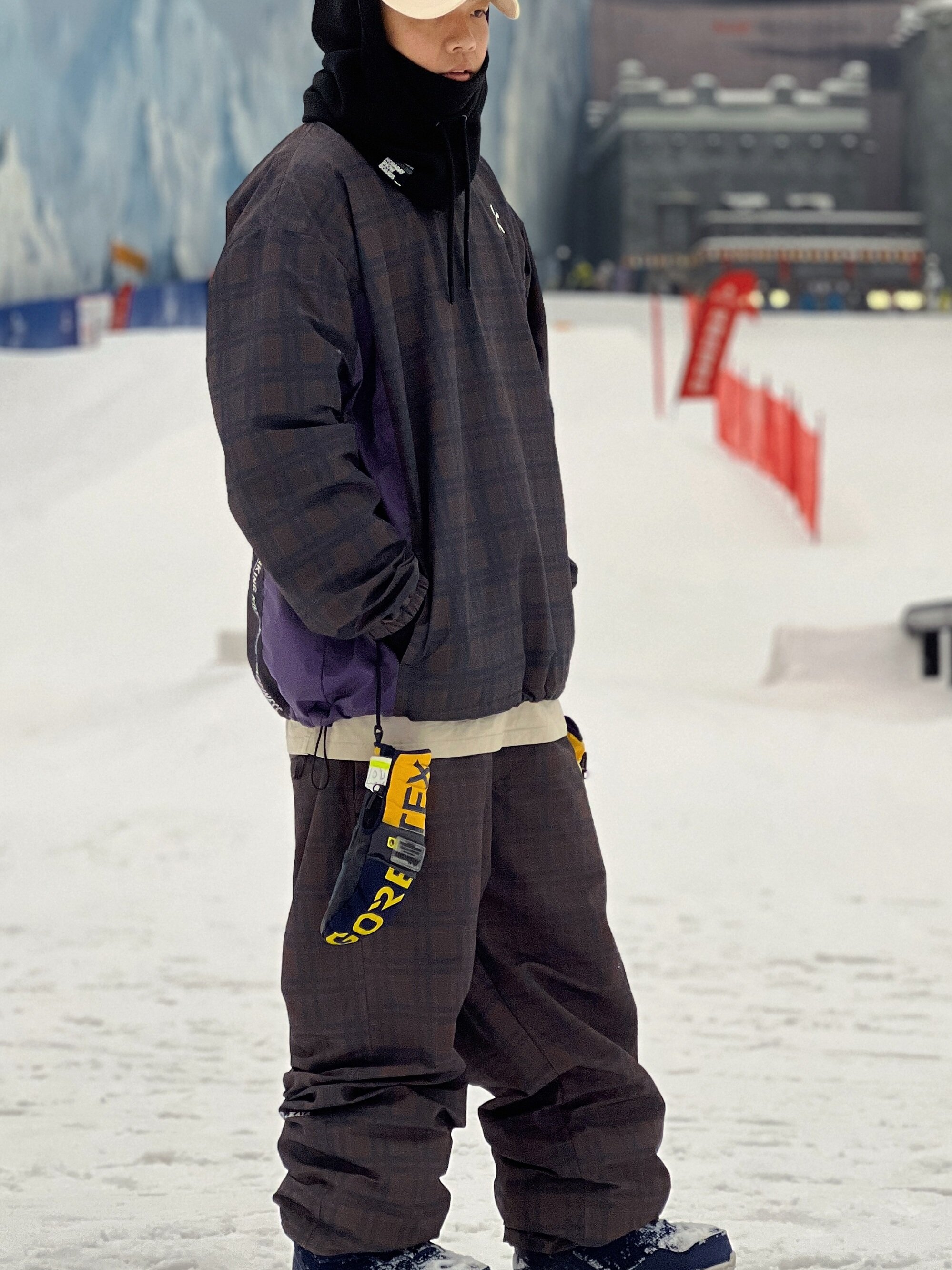 YOKOKAYA LIGHT QUANTIFICATION OF WATERPROOF SKI SUIT, TWO-BOARDED MALE AND FEMALE COUPLE