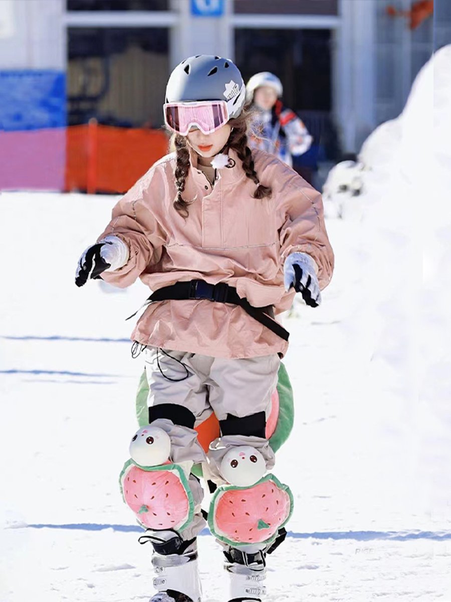 Men and women with the same waterproof and windproof ski-chain thongs and tweezers