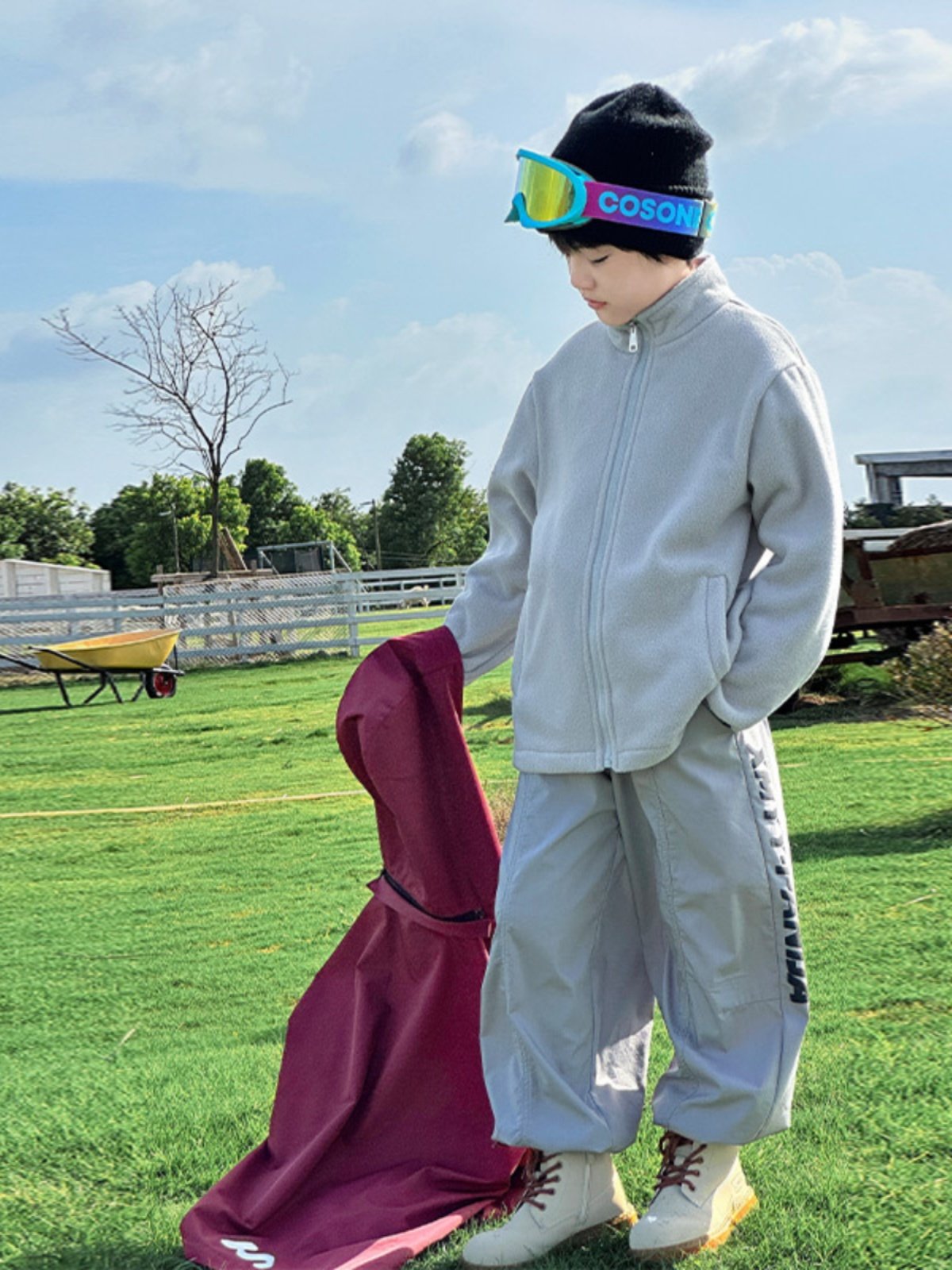 The boy's new 2024 autumn and winter ski suit is three-and-a-half-a-fluenc