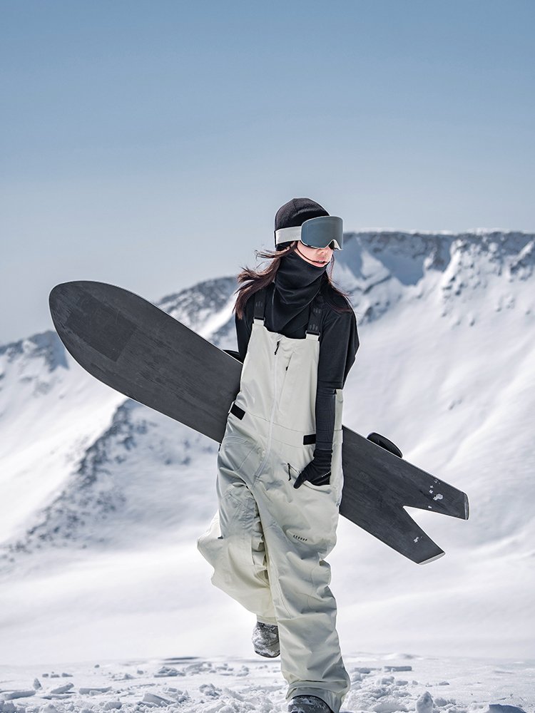 waka's new 2024 tweed, a waterproof, warm ski suit for a 3L man
