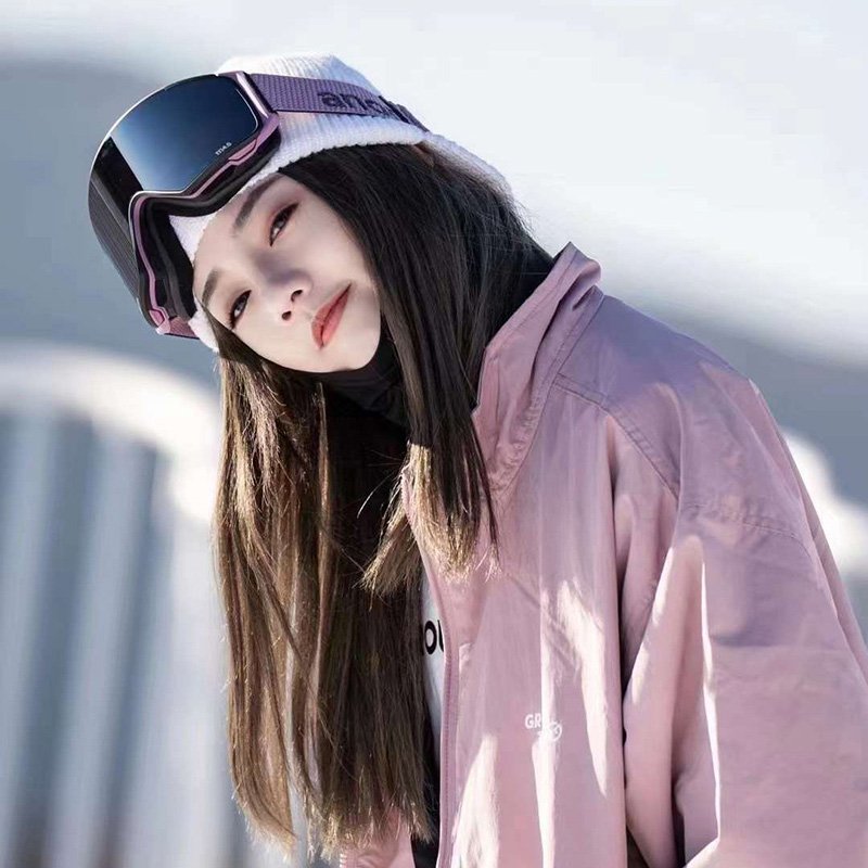 The new GT Korean version of the LiveEoN street men and women with one-board ski suit and ski pants for the winter windy pink