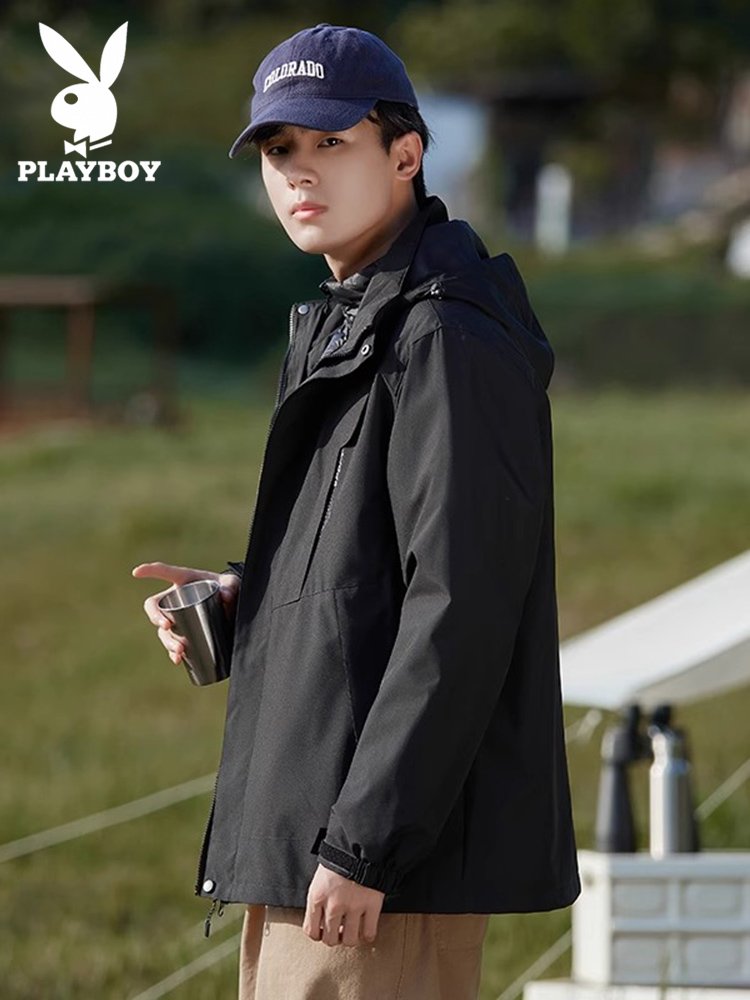 Playboy's velvet velvet, man and woman with three coats on the outside and a flairy twilight to climb the mountain