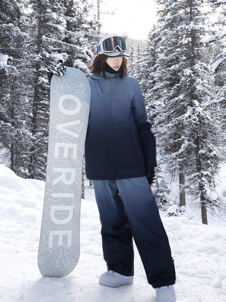 A new 2024 ski suit for a woman and a man's specialty, wind-proof and water-skiding equipment