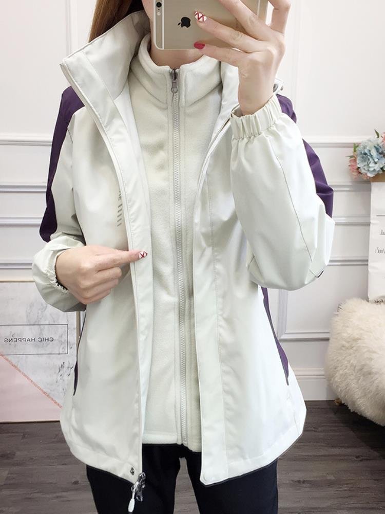 Two sets of windproof and waterproof skiings