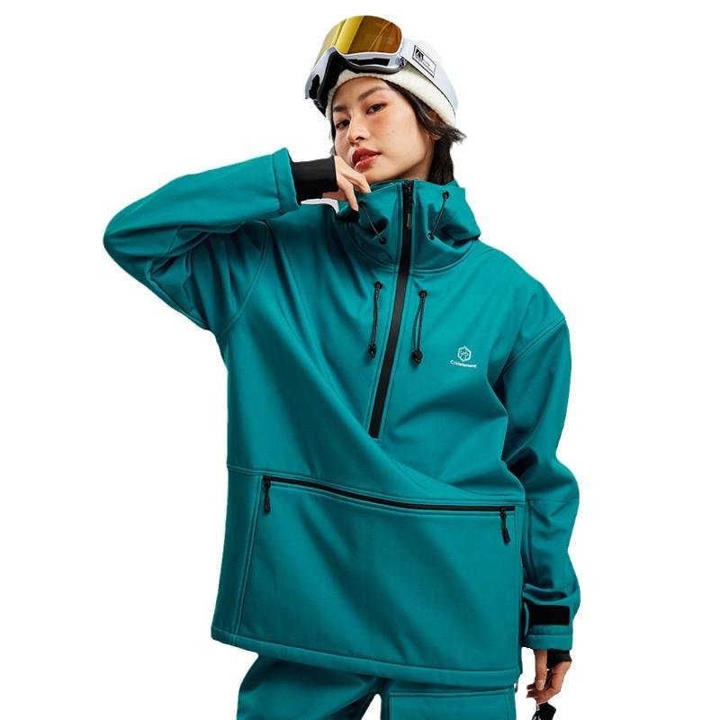 Cold elements, men and women in a winter ski suit, women and men in a warm-to-eat-to-eat-to-eat-to-eat-to-house ski coat