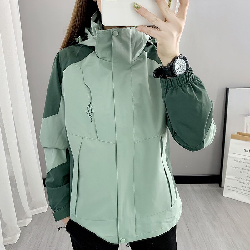 The promotion of a large-scale outdoor assault suit, with three coats for men and women, will remove a travel-proof ski suit