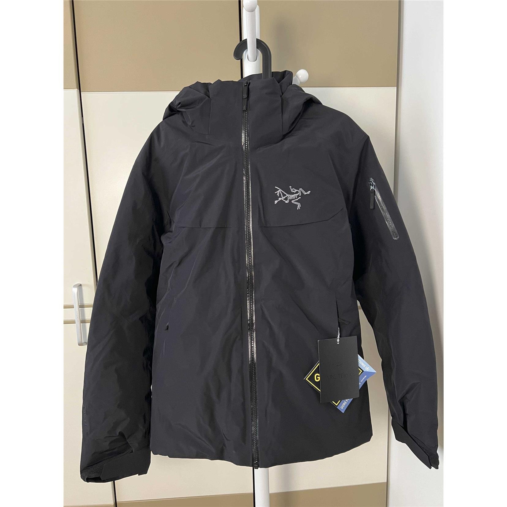 The real Arcteryx's great-grandfather Macai bought a coat for a raisin-ski suit