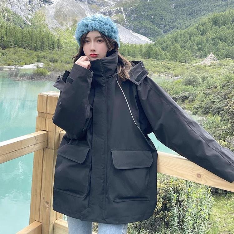 Japan's T-shirts, three-to-one, will remove the T-shirts and coats from the waterproof and windproof
