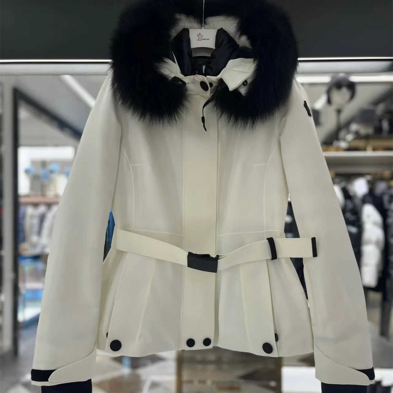 French for Moncler's coat in a long hat-and-haired velvet belt