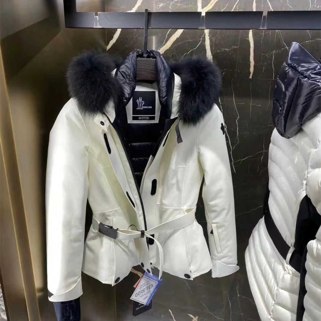 French for Moncler's coat in a long hat-and-haired velvet belt