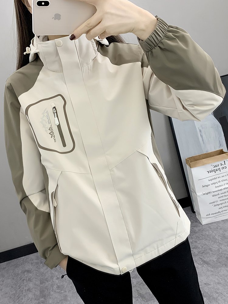 A new 2024 girl in a wolf's claws jacket can be detached from the wind and skiing in the autumn and winter