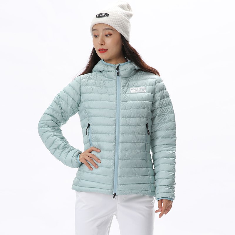 RUNNING RUNING RIVER, AN OUTDOOR GIRL'S LIGHT SKI SUIT WITH A COTTON SUIT 2391