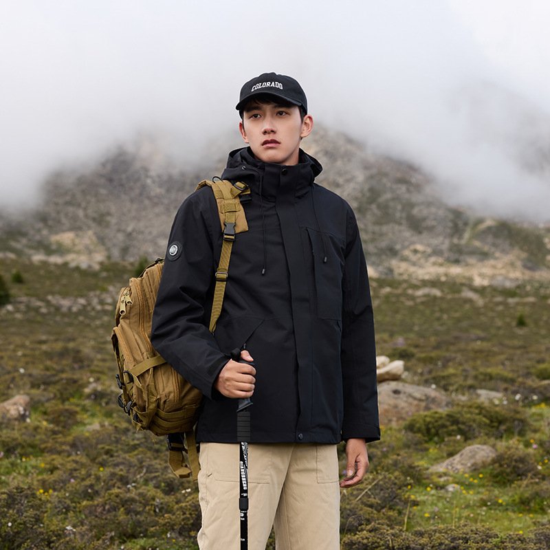 A new T-shirt, a three-in-a-one, will remove the wind and water-proof coats outside the autumn and winter