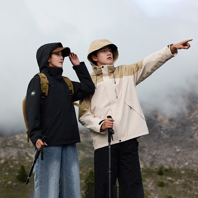 A new T-shirt, a three-in-a-one, will remove the wind and water-proof coats outside the autumn and winter