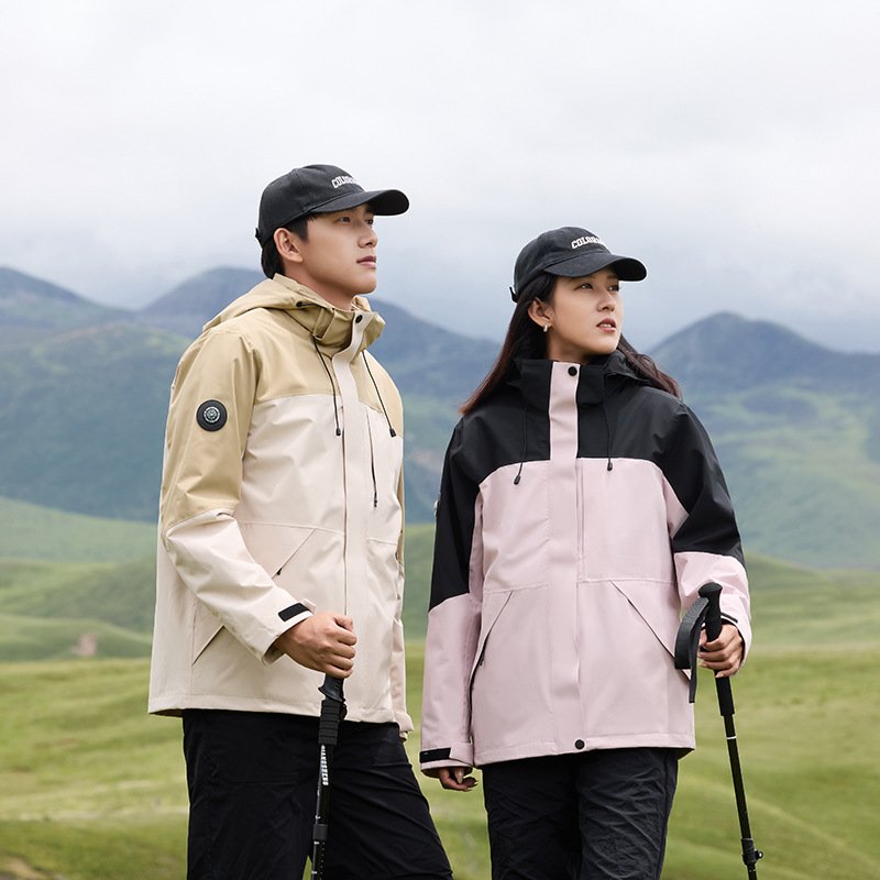 A new T-shirt, a three-in-a-one, will remove the wind and water-proof coats outside the autumn and winter