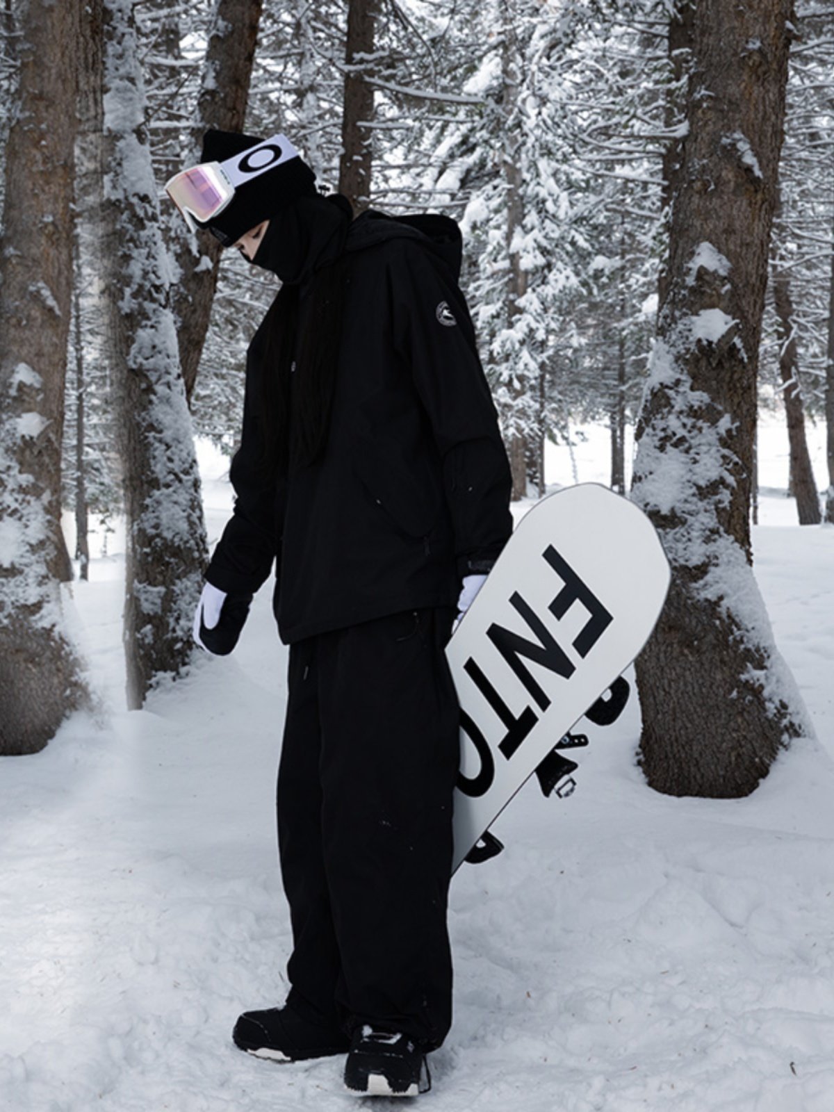 LTZB BLACK SKI SUIT WITH A SWEET-SKINNED, OUTDOOR SKI BOARD WITH A COTTON SNOW SUIT