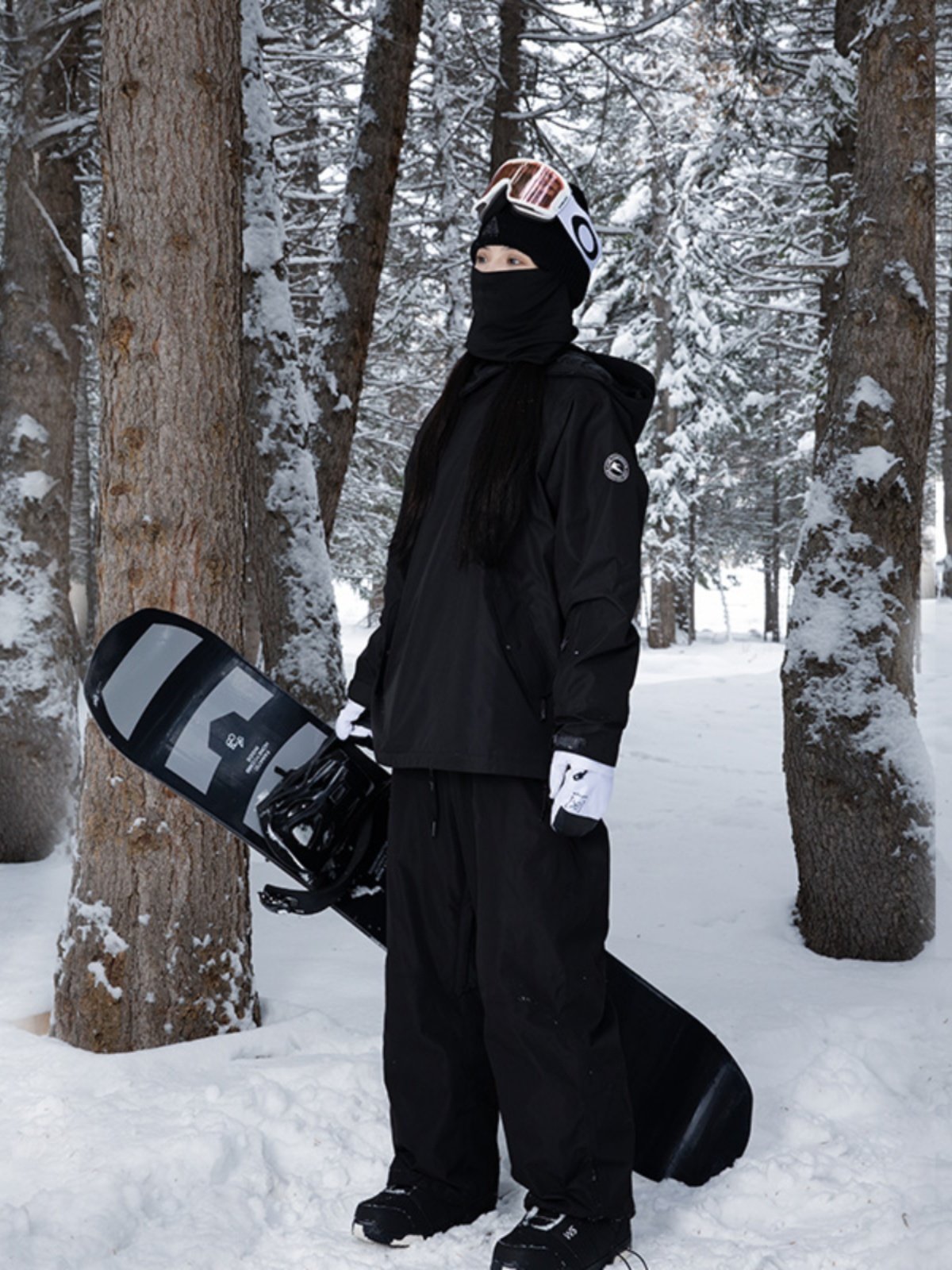 LTZB BLACK SKI SUIT WITH A SWEET-SKINNED, OUTDOOR SKI BOARD WITH A COTTON SNOW SUIT