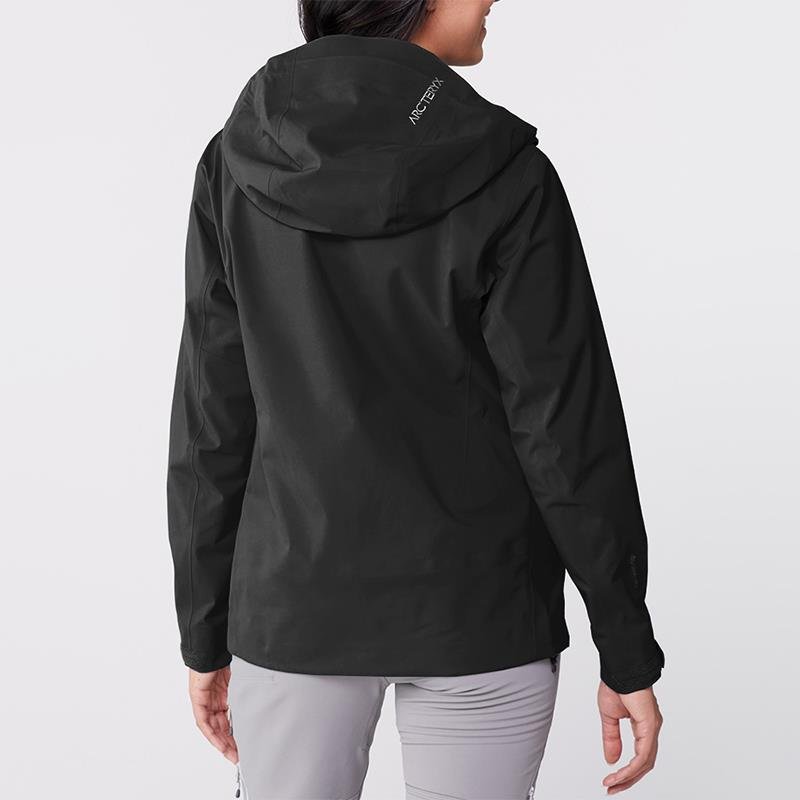 A new 2024 skating suit for a waterproof woman, Arcteryx Andessa Shell 2