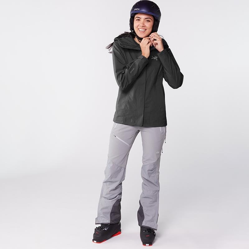 A new 2024 skating suit for a waterproof woman, Arcteryx Andessa Shell 2