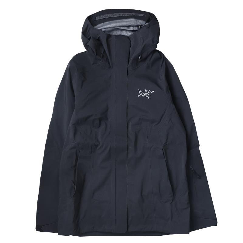A new 2024 skating suit for a waterproof woman, Arcteryx Andessa Shell 2