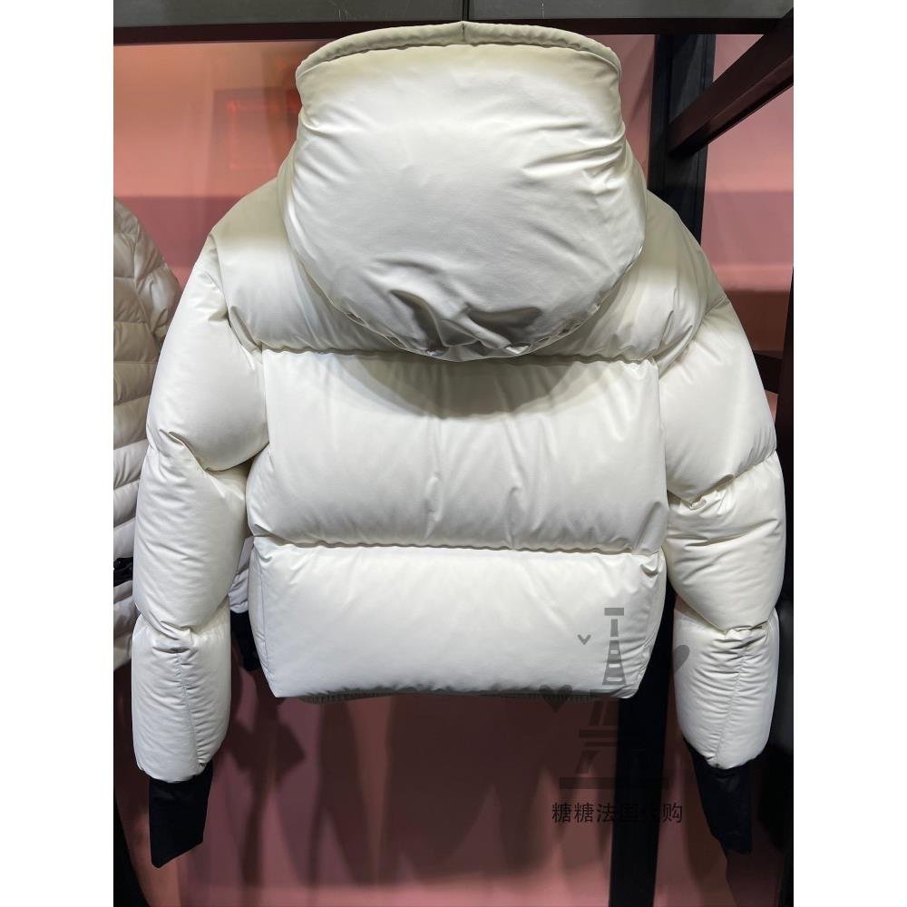 DIRECT MAIL FOR A NEW MONCLER24, A SERIES OF HOODED VELVETS, LLESAZ