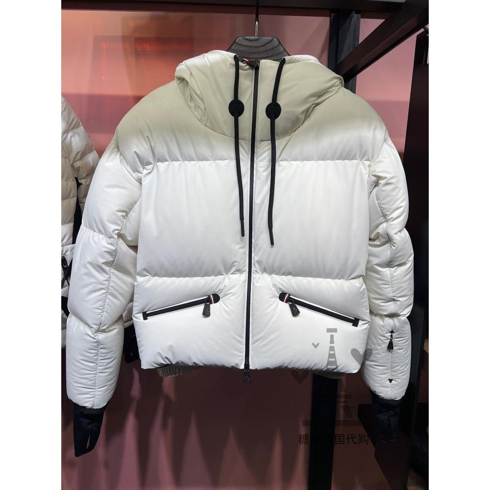 DIRECT MAIL FOR A NEW MONCLER24, A SERIES OF HOODED VELVETS, LLESAZ