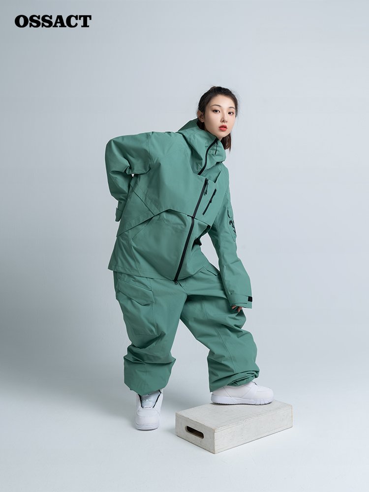 OSACT 2324 NEW ONE-SIDED SKI SUIT WITH A SNOWPANTS SUIT AND A MAN AND A WOMAN ON IT
