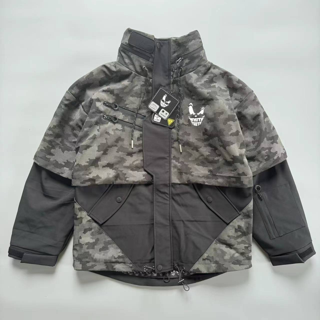 It's thick and warm, one-board ski suit, windproof, waterproof, outdoor assault suit, two coloured ski pants