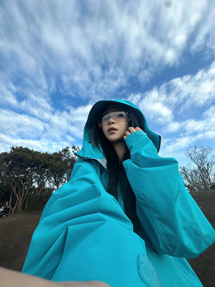 Outdoor hard-shell, wind-proof, three-and-a-scrambling coats, 2024 Spring, Fall and Winter New Mountain Racker