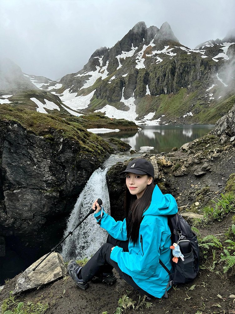 Outdoor hard-shell, wind-proof, three-and-a-scrambling coats, 2024 Spring, Fall and Winter New Mountain Racker