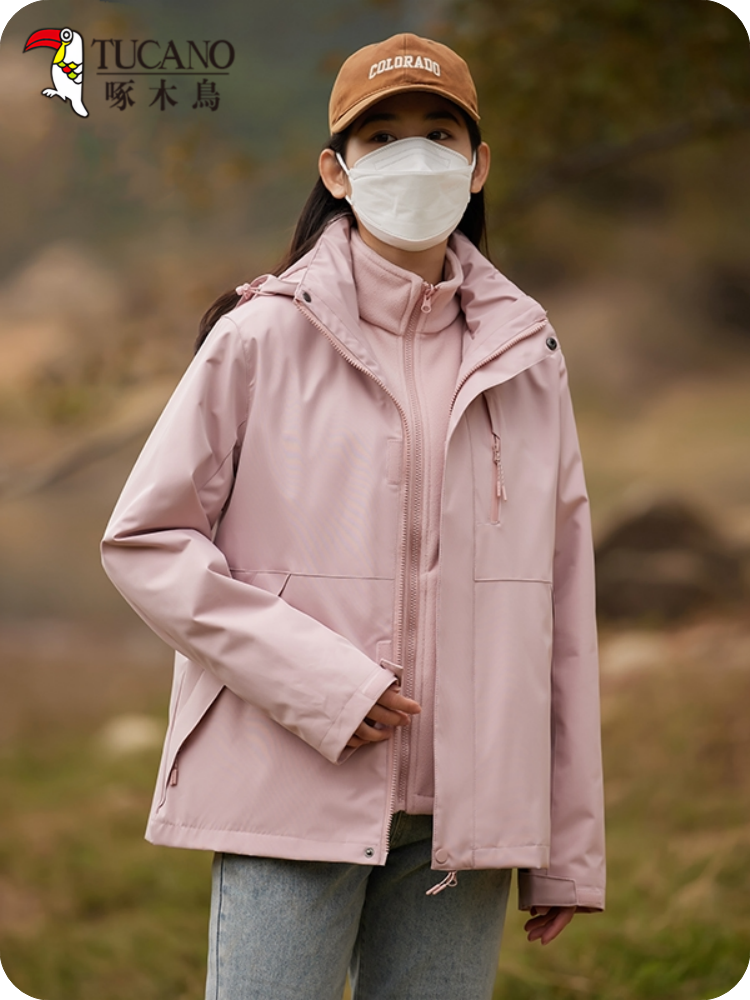 A woodpecker's three-and-a-scrambling suit will remove two sets of wind and water-proof women's outdoors and warm men's uniforms