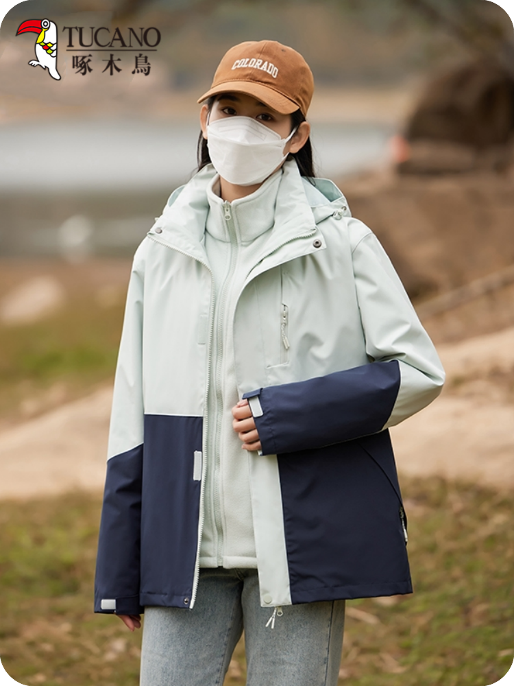 A woodpecker's three-and-a-scrambling suit will remove two sets of wind and water-proof women's outdoors and warm men's uniforms