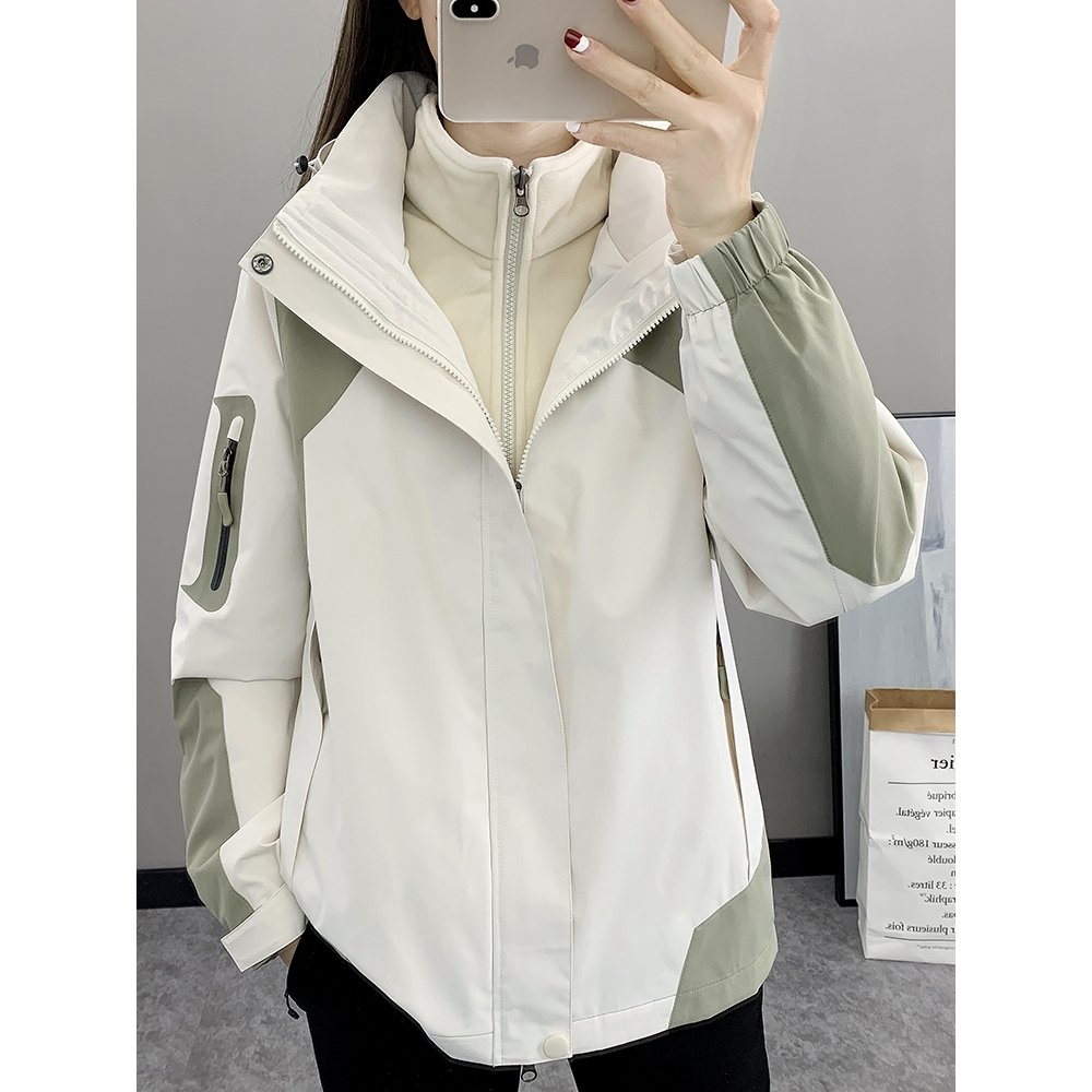 A new 2024 girl in a scooter jacket can break down the spring, autumn and winter wind and ski