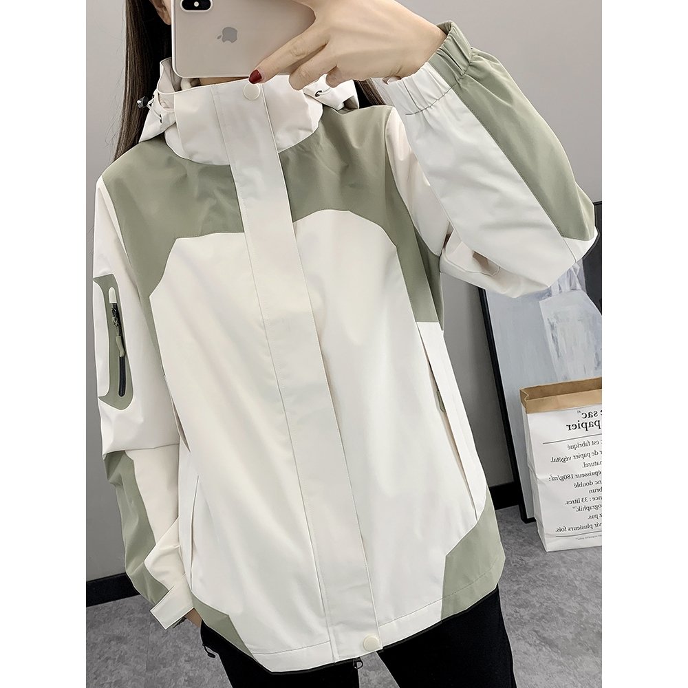 A new 2024 girl in a scooter jacket can break down the spring, autumn and winter wind and ski