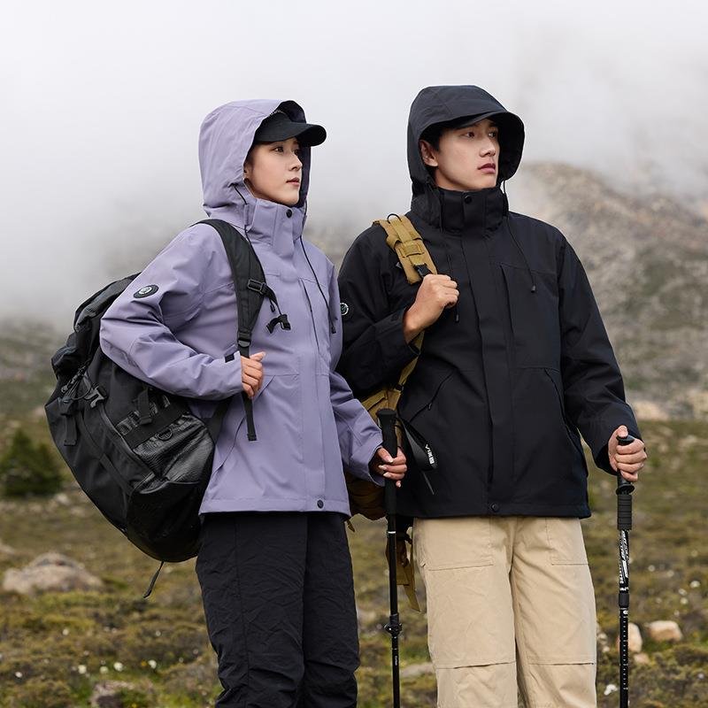 Quanzhou's Tide Mountain is a hard-shell tweeding suit for men and women who spend the autumn and winter in water-resistant, velvet-rich skis