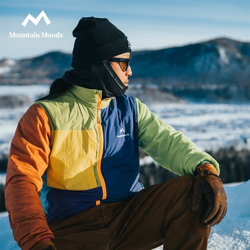 Mountain Mooods, a professional ski suit, middle-level, male and female