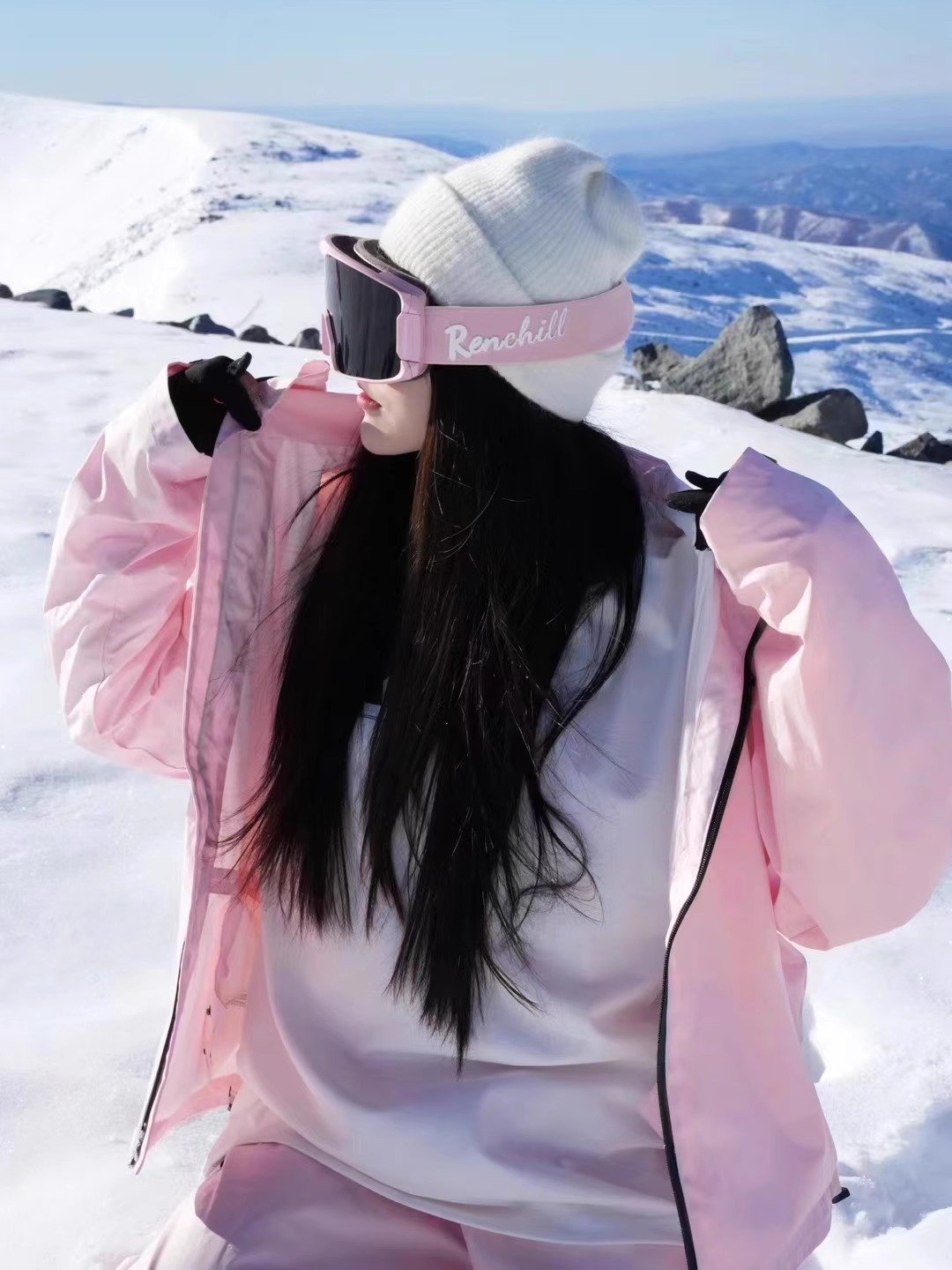 The Italian ski suit, the man and the woman who paid for the heat, the one-board, loose coat, the two-board ski suit