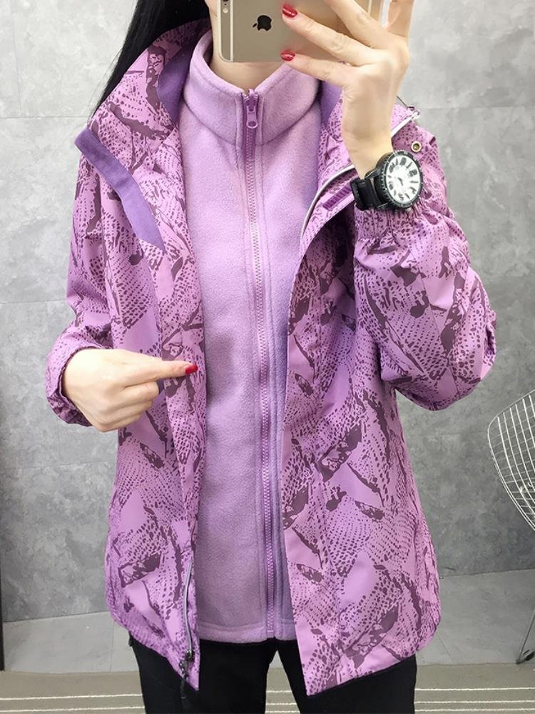 THE FILA/FELLOW TWEEDY HAN VERSION CAN REMOVE TWO SETS OF THREE-AND-ONE COATS FROM THE OPEN
